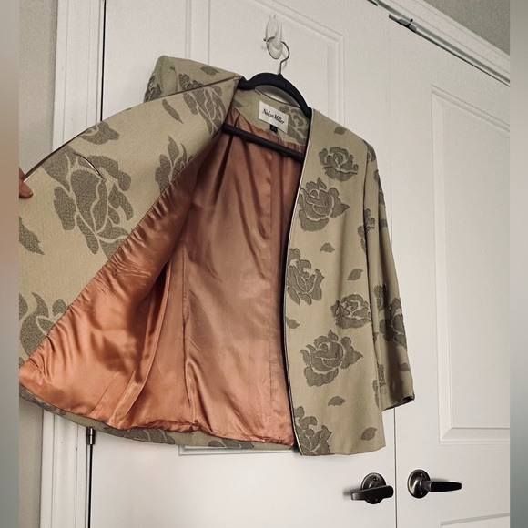 Nolan Miller Women’s Beige Blazer and Vest. Size 4 - Picture 3 of 5